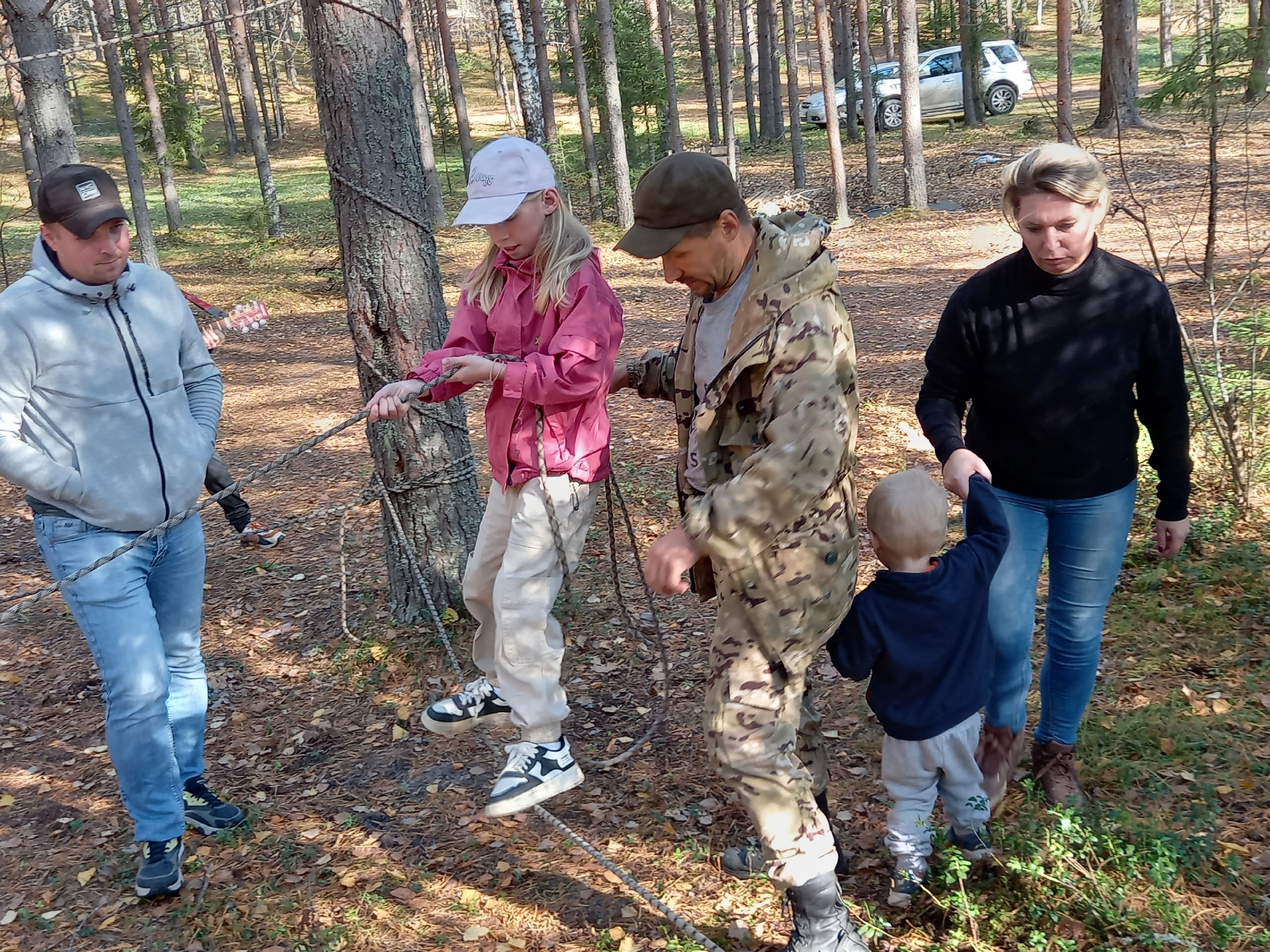 В рамках Всемирного дня туризма семьи Котласского района отправились в "Семейный поход".