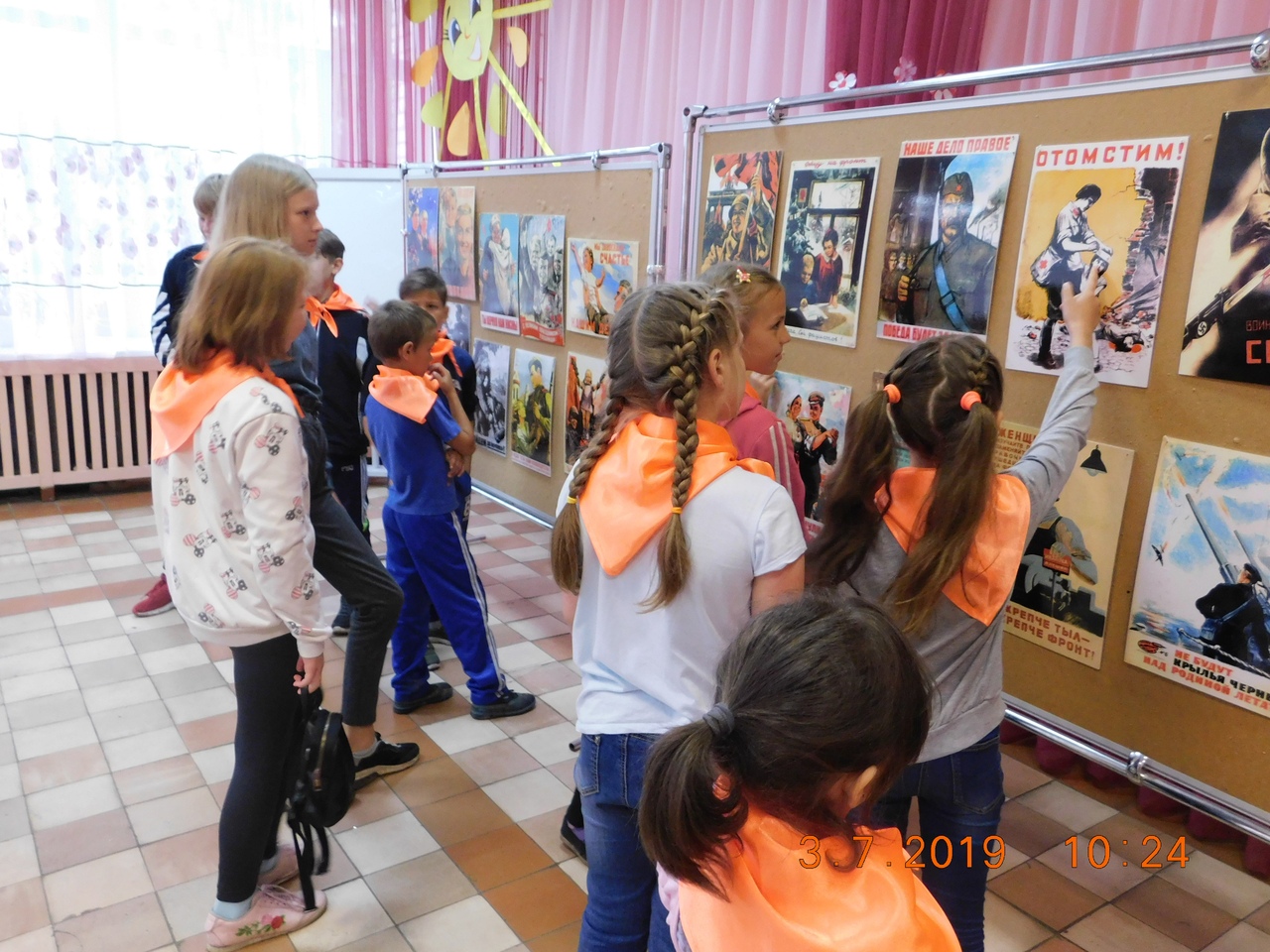 Выставка плакатов времен Великой Отечественной войны продолжает свое движение по районам Архангельской области