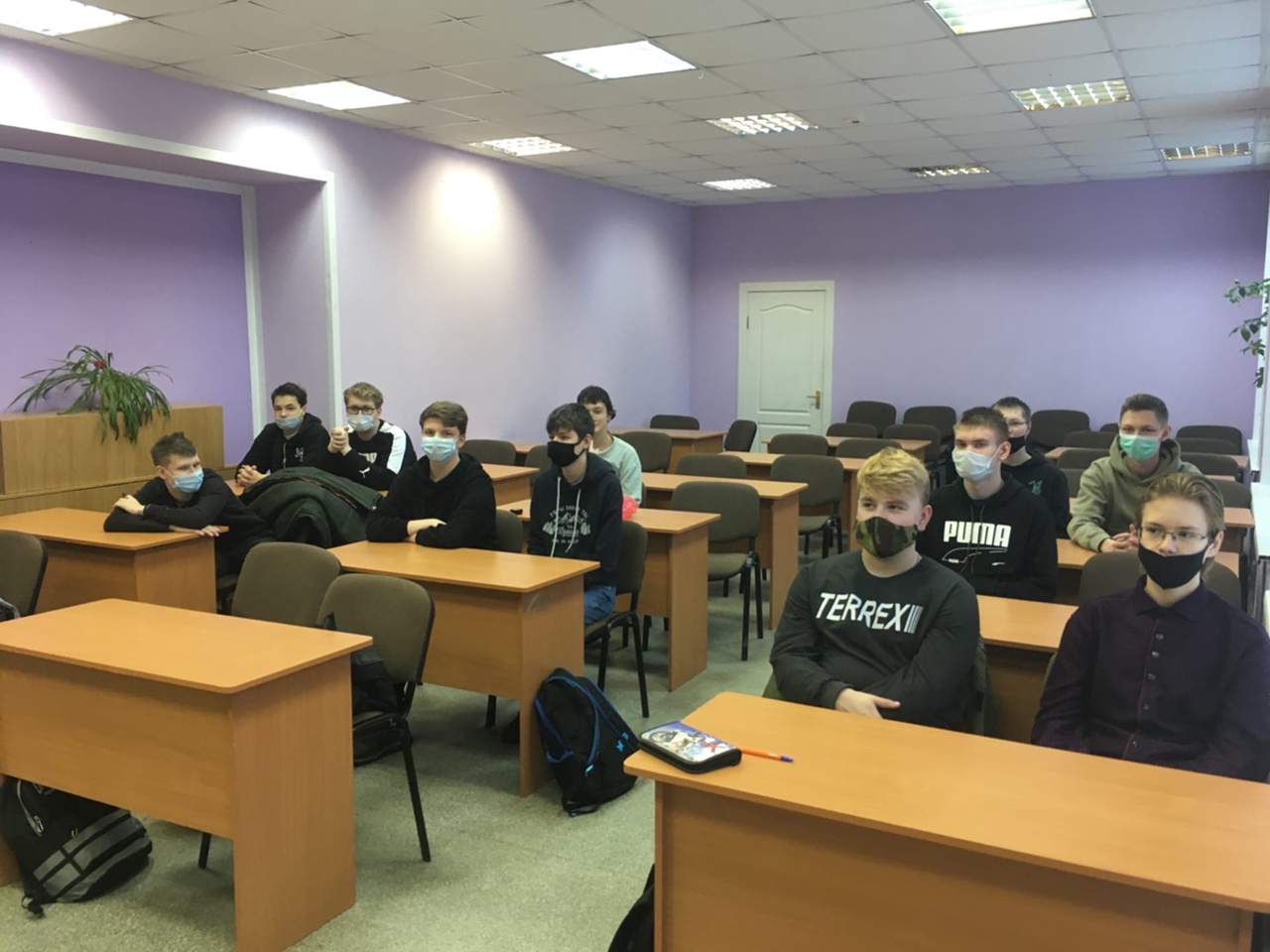 Студентов Архангельска учили «быть мужчинами»