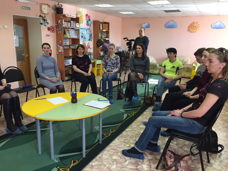Специалисты Центра поддержки молодой семьи провели обучающие семинары для молодых семей и специалистов города Мирный
