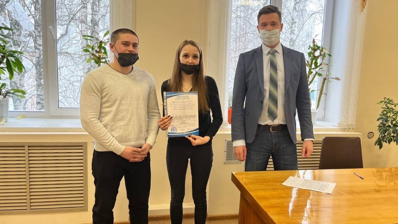 Две многодетные семьи в Виноградовском округе получили сертификаты на приобретение жилья