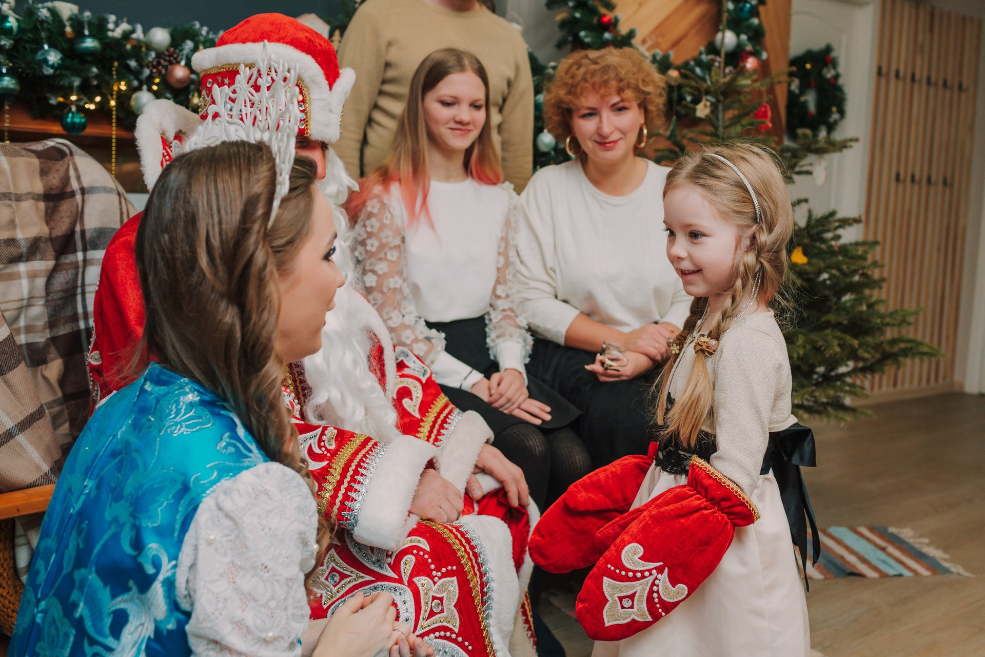 Поморские семьи посетили приёмную Деда Мороза