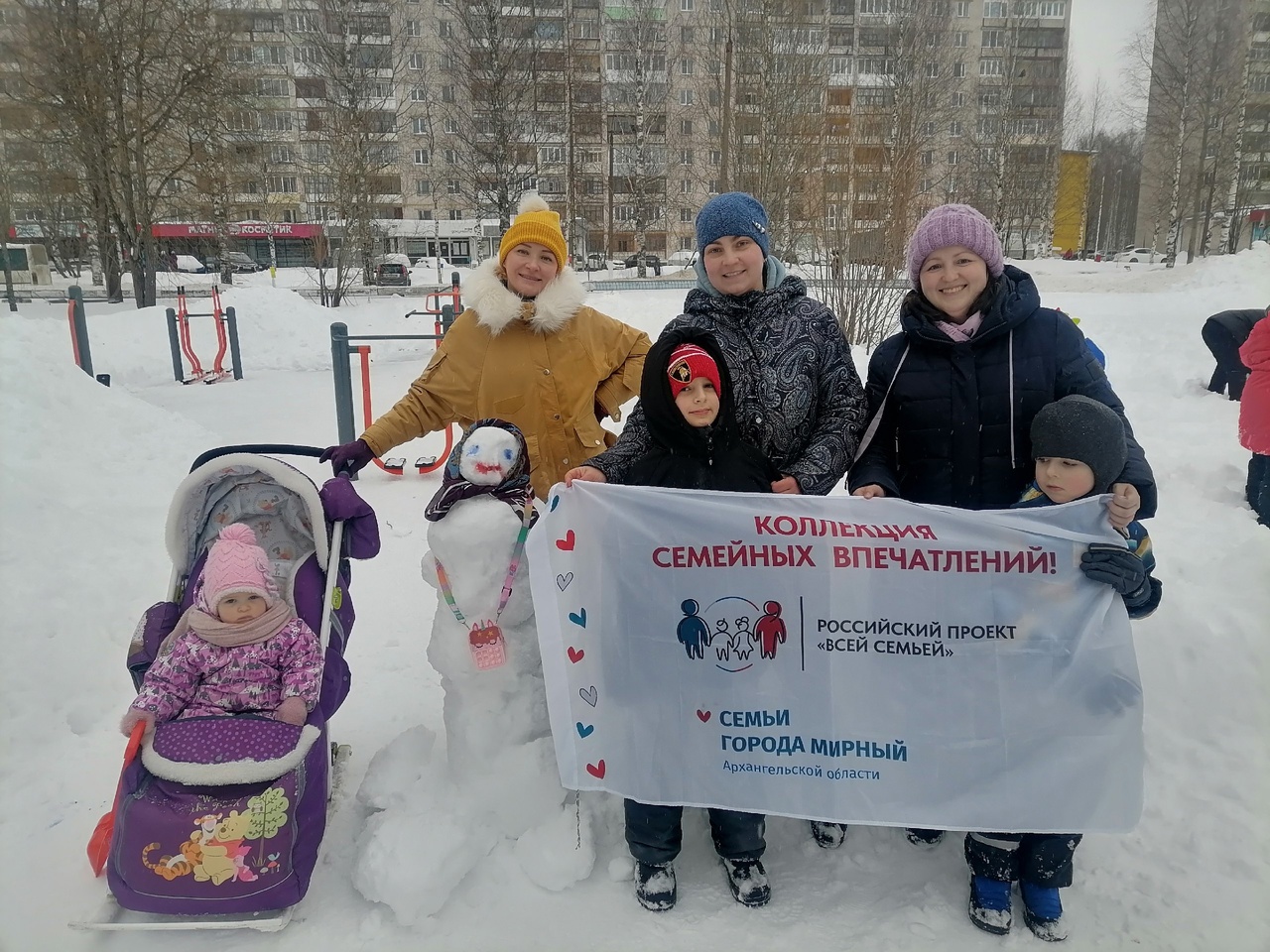 В акции "Всей семьёй лепим снеговиков" приняли участие клубы молодых семей